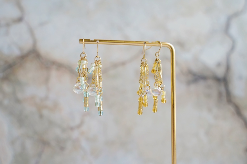 夏色ビーズの耳飾り