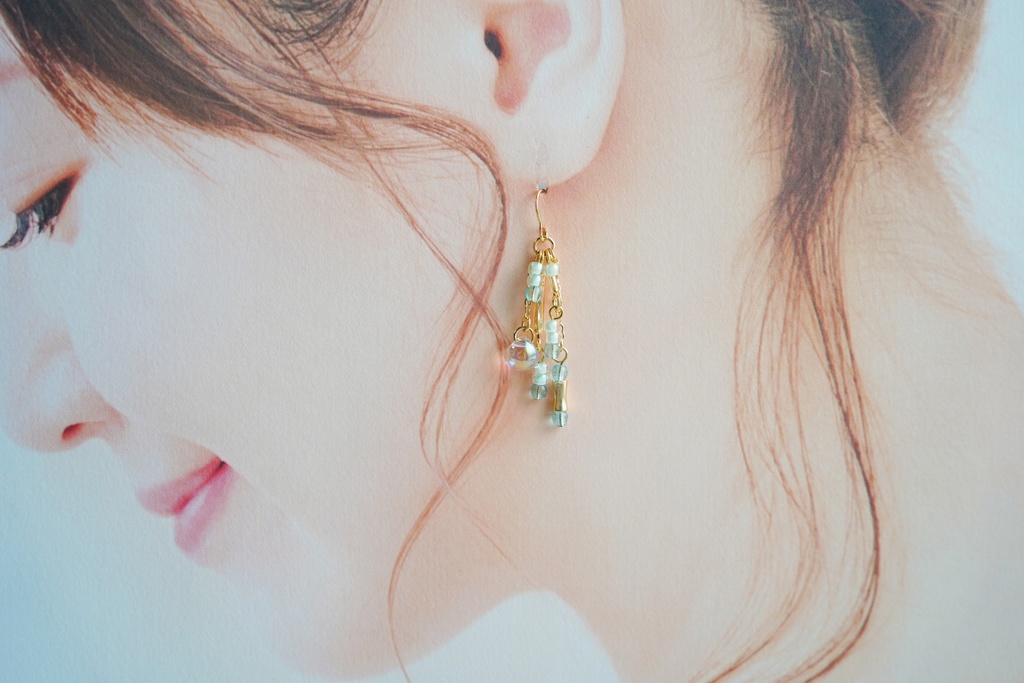 夏色ビーズの耳飾り