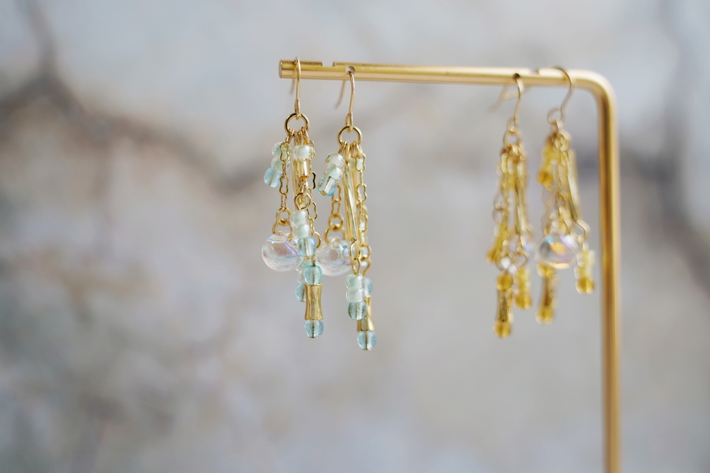 夏色ビーズの耳飾り