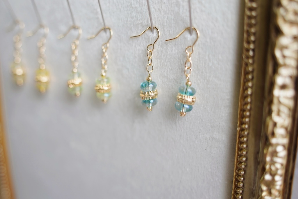 ぷるぷるラウンドガラスの耳飾り