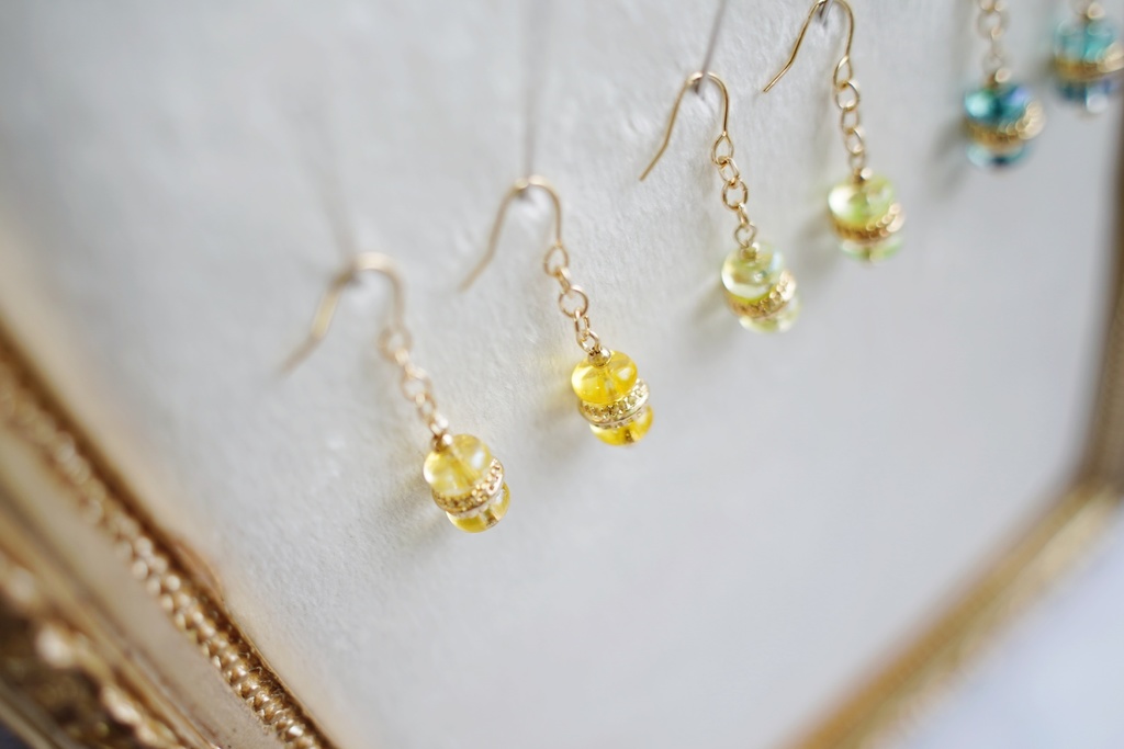 ぷるぷるラウンドガラスの耳飾り