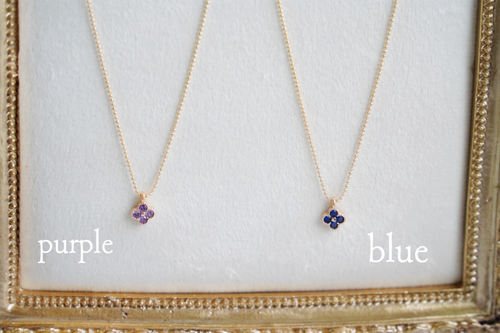 花形スワロフスキーのネックレス