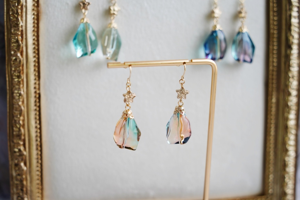 時を刻む空色の耳飾り