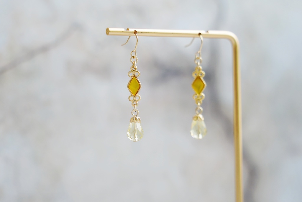 柑橘系ビタミンカラーの耳飾り