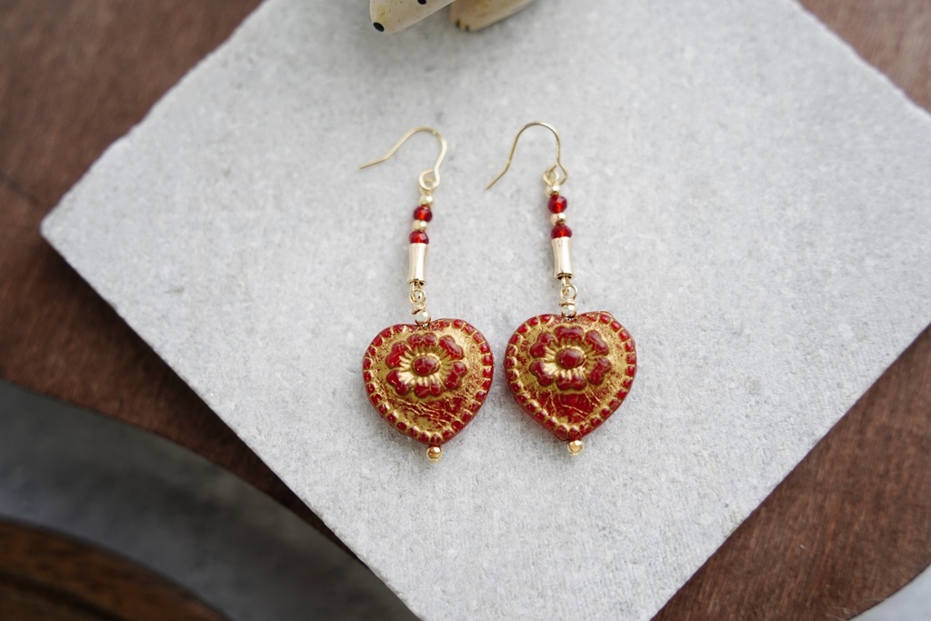 チェコレッドの耳飾り