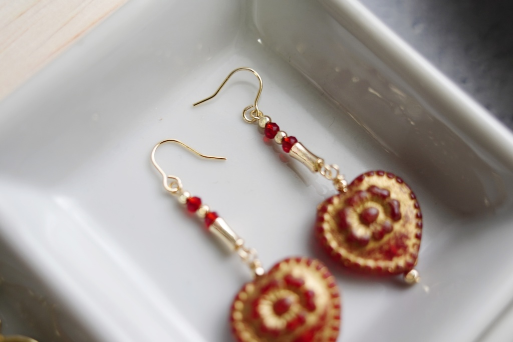 チェコレッドの耳飾り