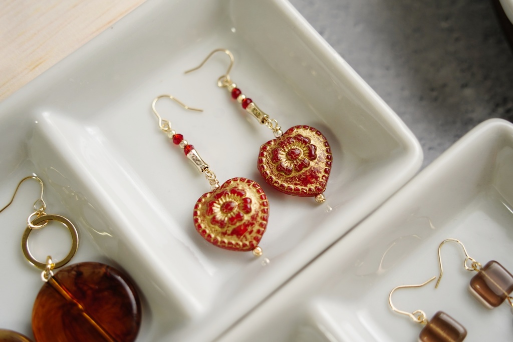 チェコレッドの耳飾り