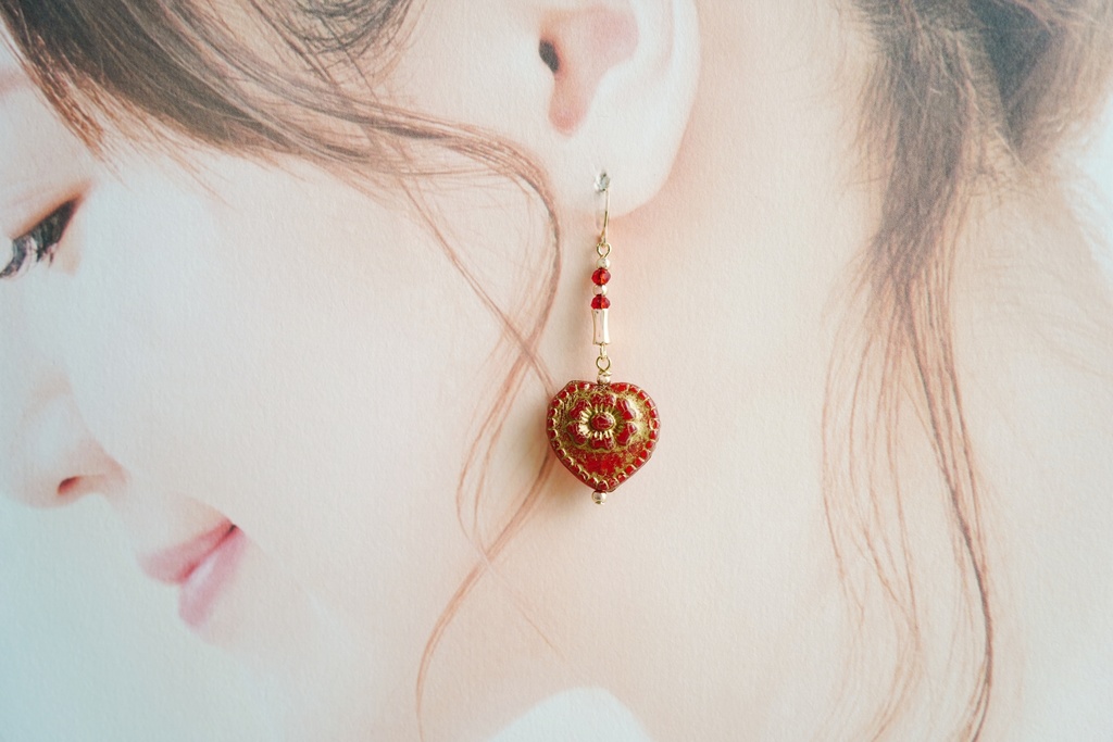 チェコレッドの耳飾り