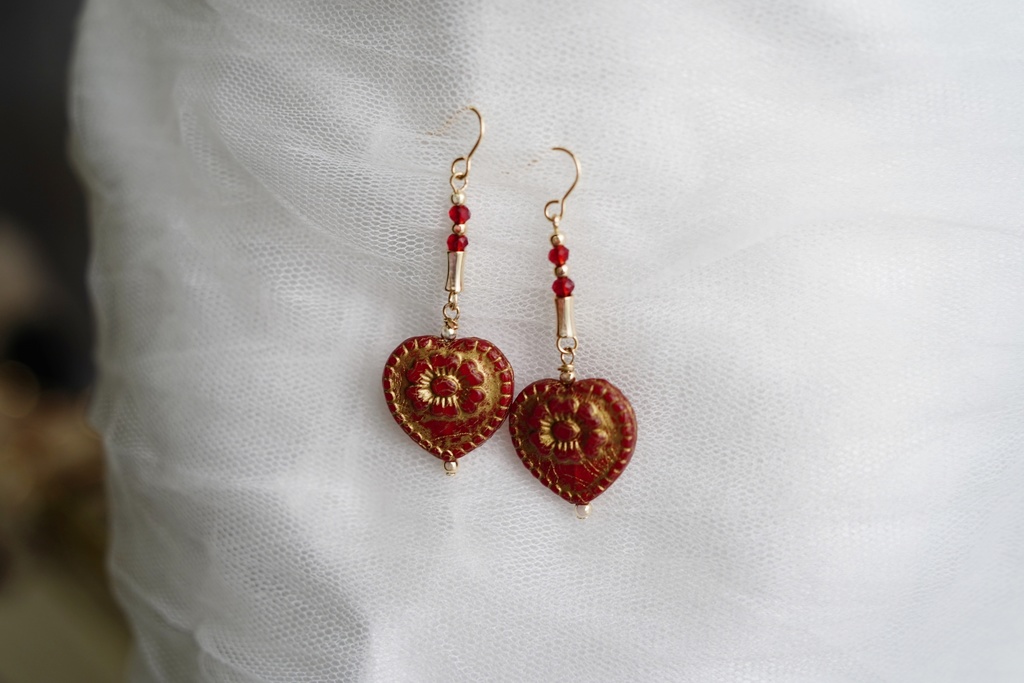 チェコレッドの耳飾り