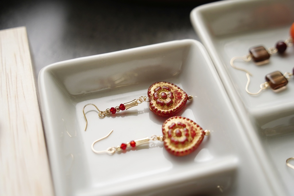 チェコレッドの耳飾り