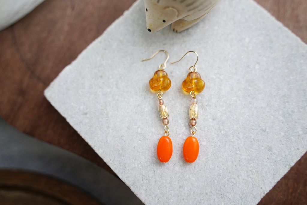 ナツメオレンジの耳飾り