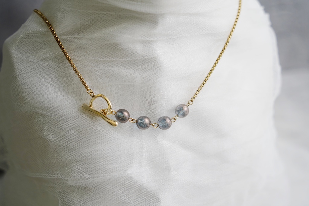 2way仕様のラウンドガラスネックレス