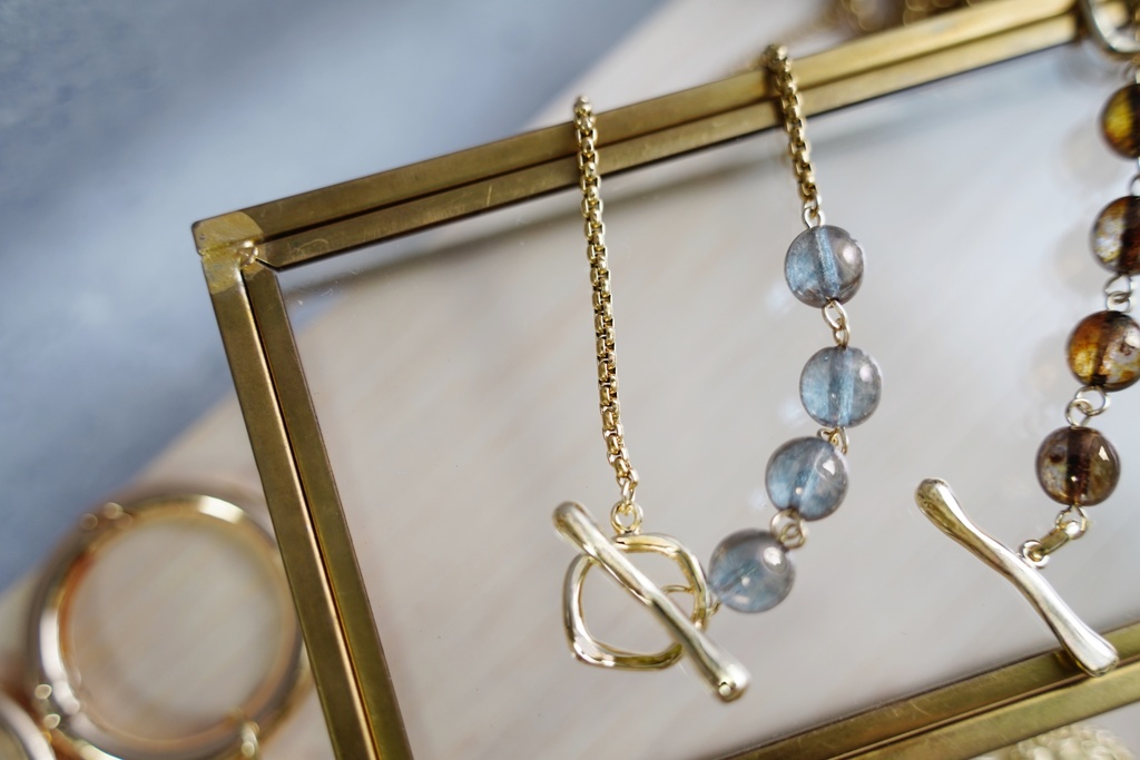 2way仕様のラウンドガラスネックレス