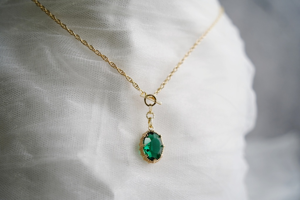 王冠型のネックレス