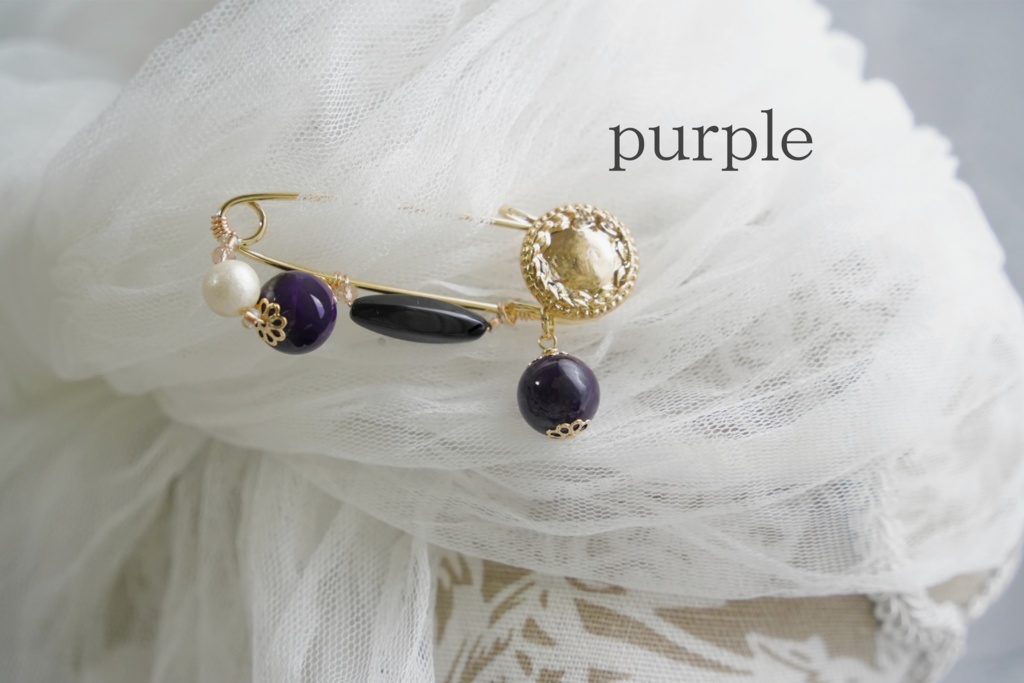 アンティークボタンのブローチ