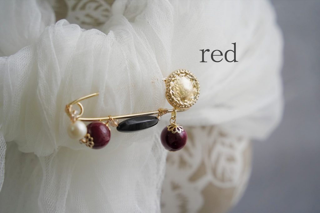 アンティークボタンのブローチ