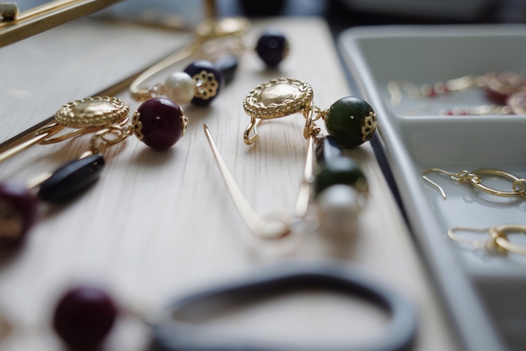 アンティークボタンのブローチ