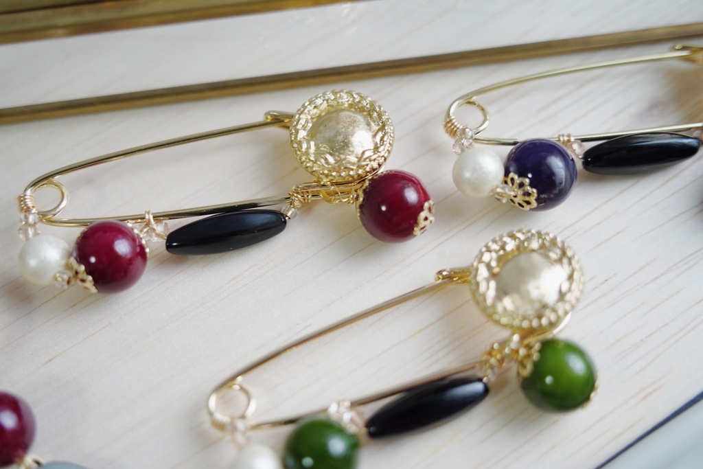 アンティークボタンのブローチ