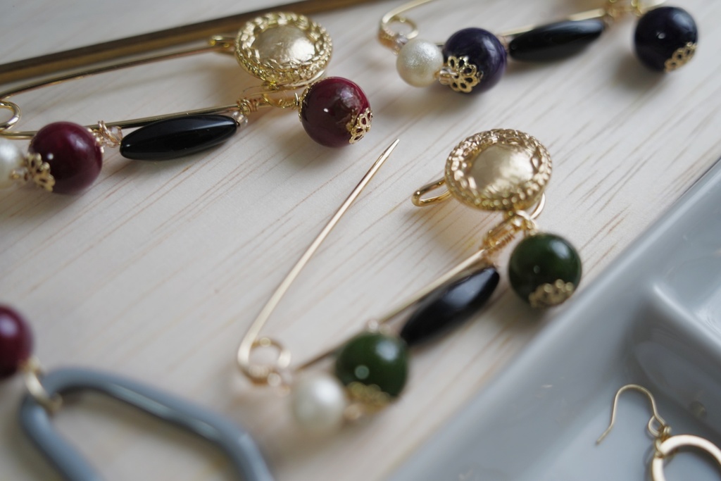 アンティークボタンのブローチ