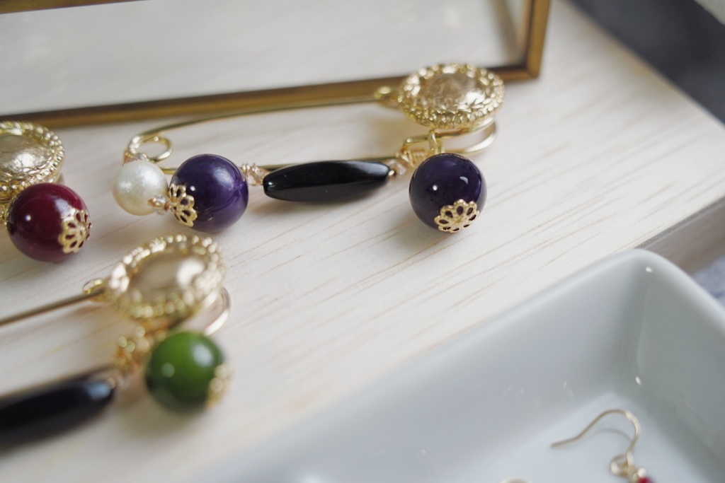 アンティークボタンのブローチ