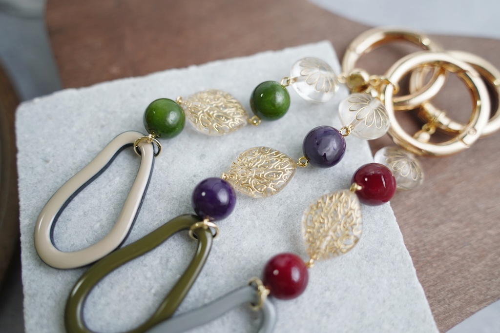 こっくり秋冬カラーのキーチャーム