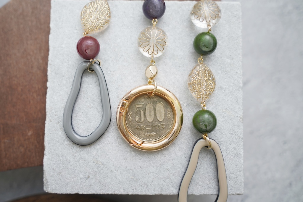 こっくり秋冬カラーのキーチャーム