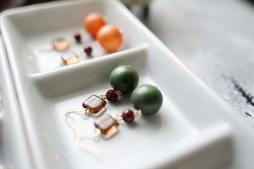 ウッドビーズの耳飾り