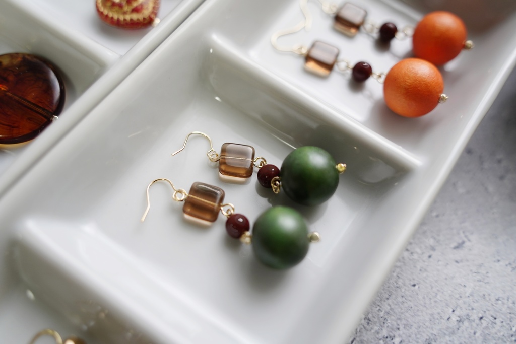 ウッドビーズの耳飾り