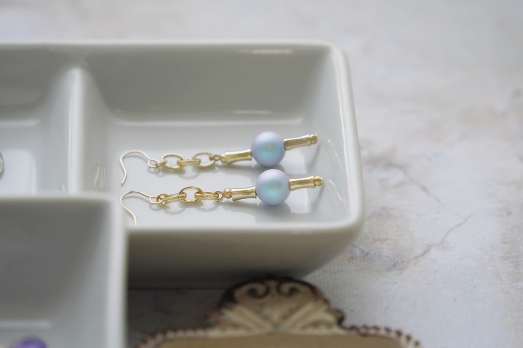 ライトブルーパールの耳飾り