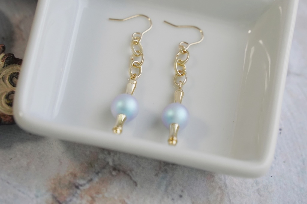 ライトブルーパールの耳飾り