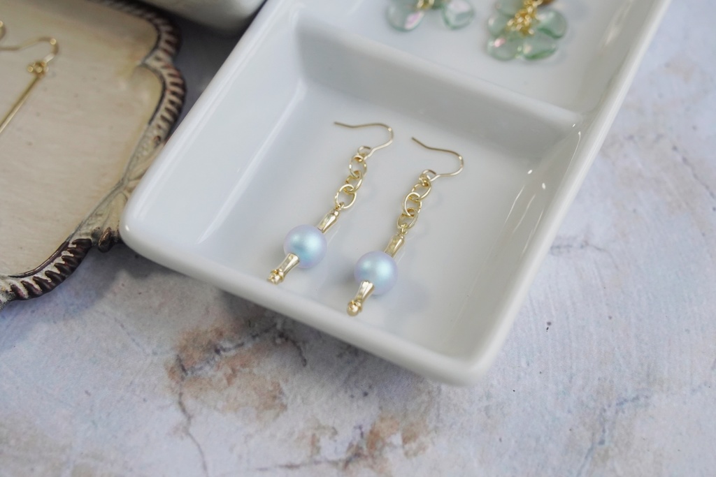 ライトブルーパールの耳飾り
