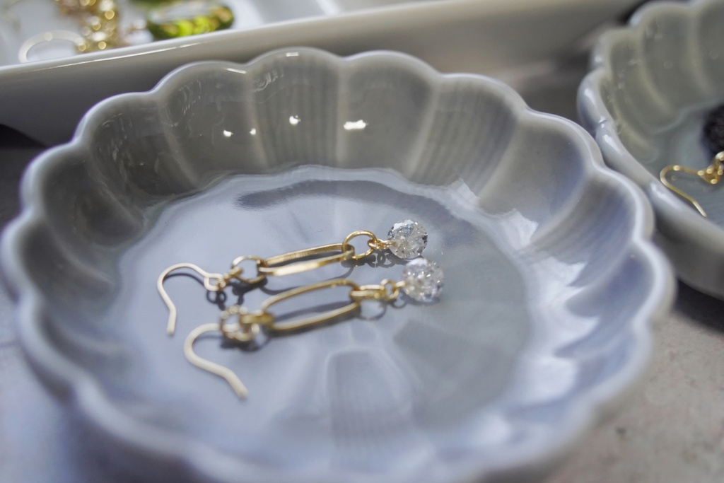 煌めくキュービックジルコニアの耳飾り