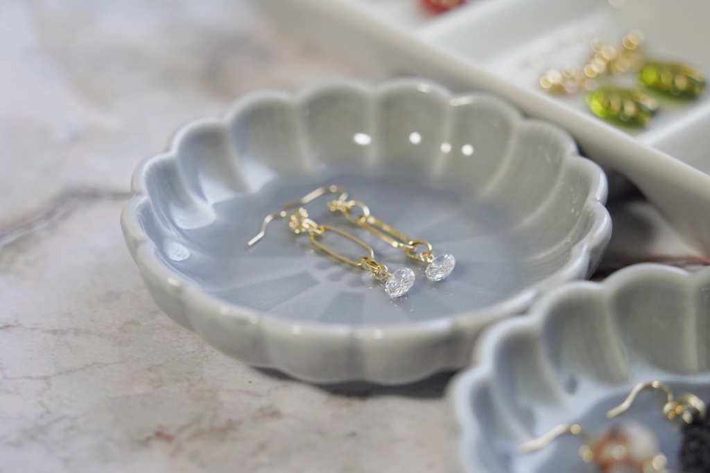 煌めくキュービックジルコニアの耳飾り