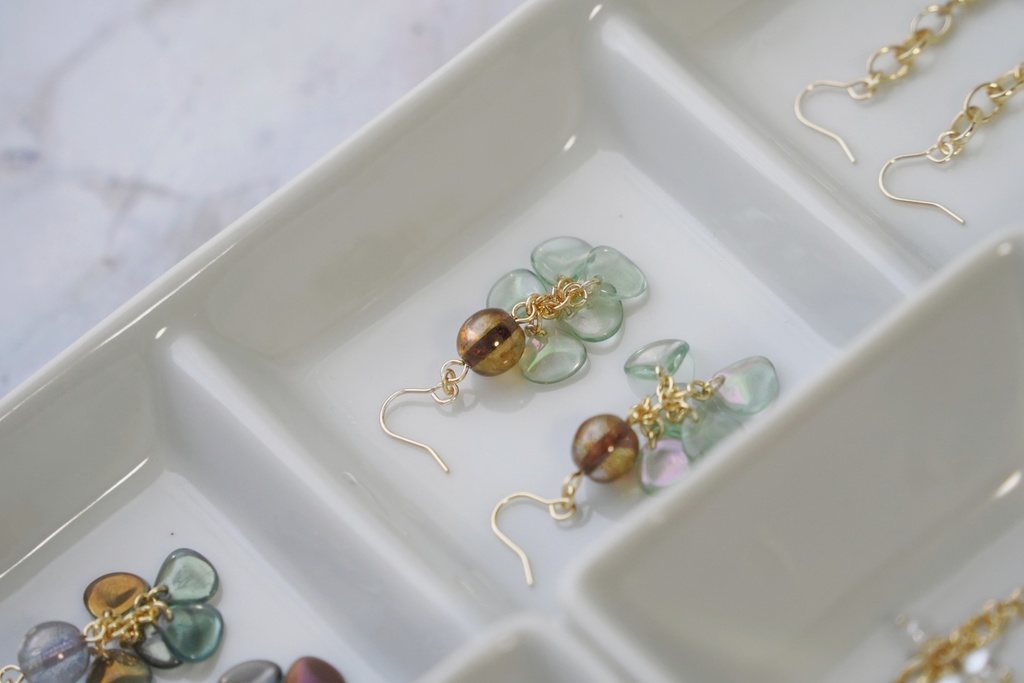 ローズペタルの耳飾り