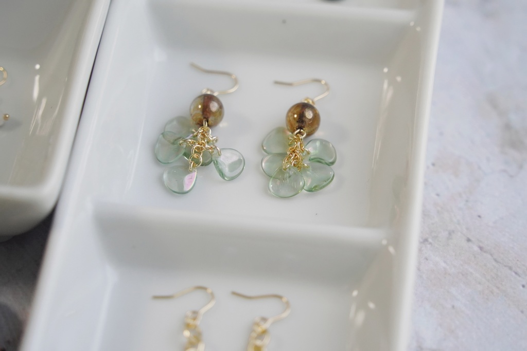 ローズペタルの耳飾り