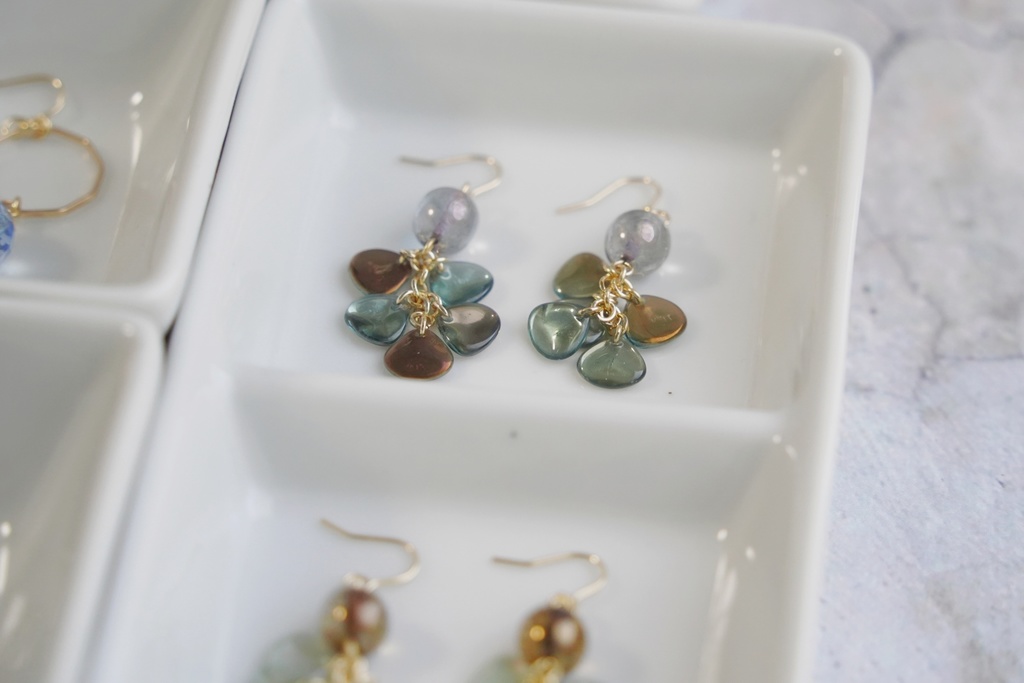 ローズペタルの耳飾り