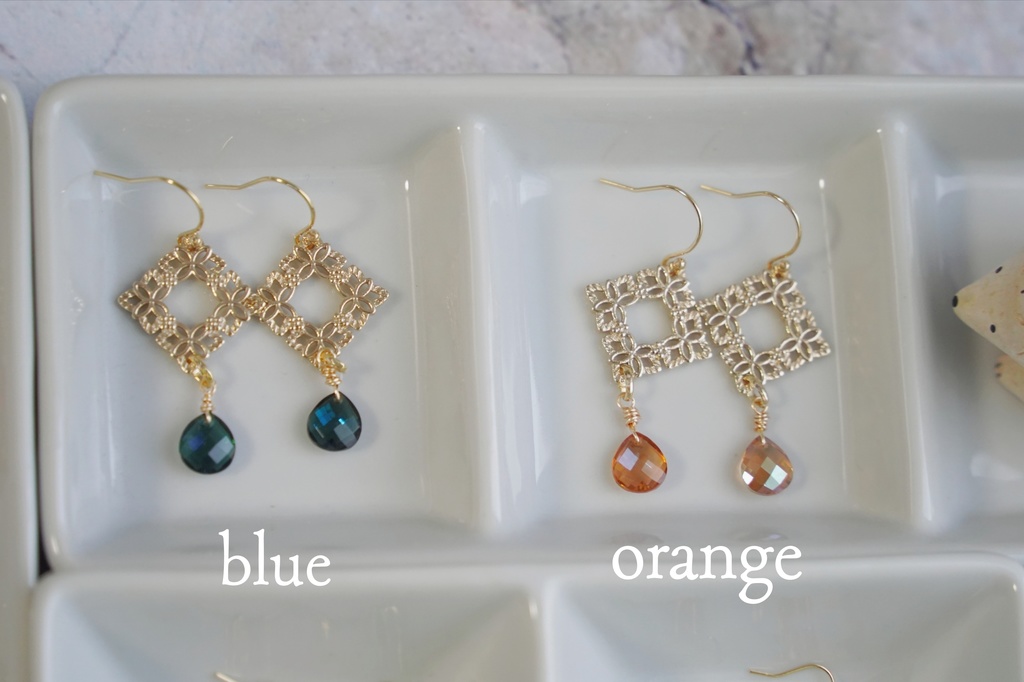 フラワースクエアの耳飾り