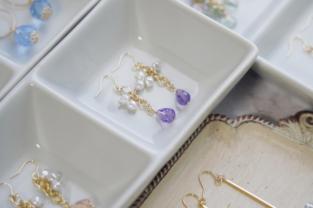 バロックパールと雫ガラスの耳飾り