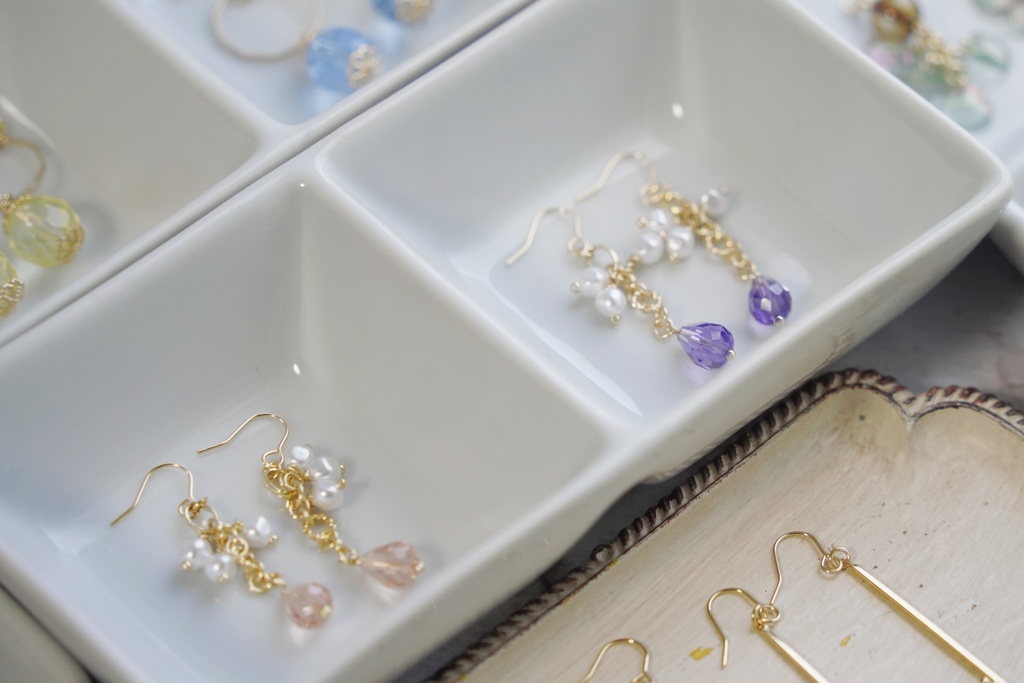 バロックパールと雫ガラスの耳飾り