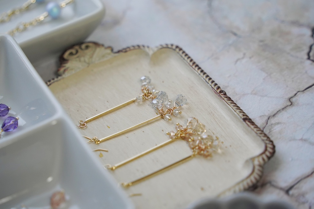 輝く雫カット&ボタンカットの耳飾り