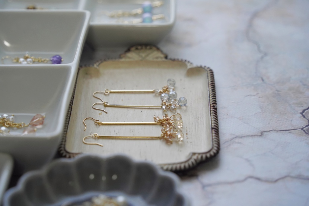 輝く雫カット&ボタンカットの耳飾り