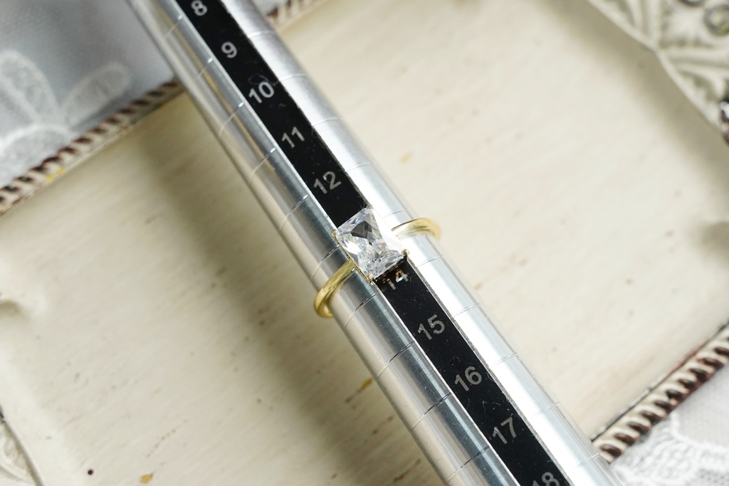 縦長スクエアのリング