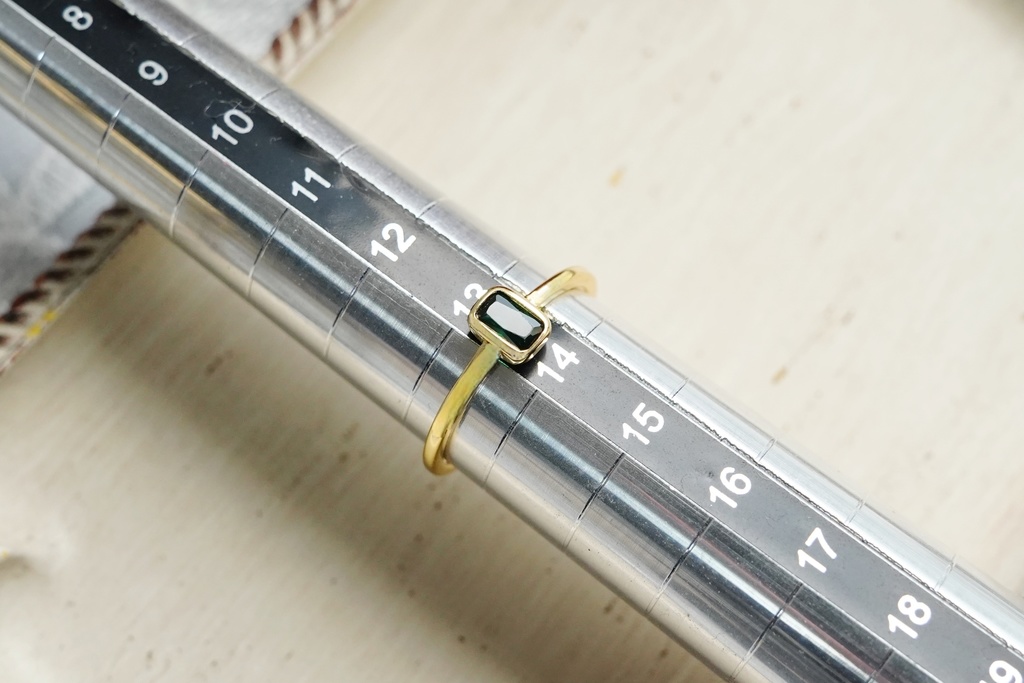 縦長スクエアのリング