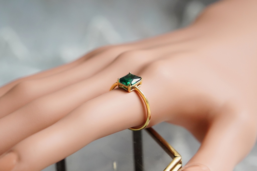 縦長スクエアのリング