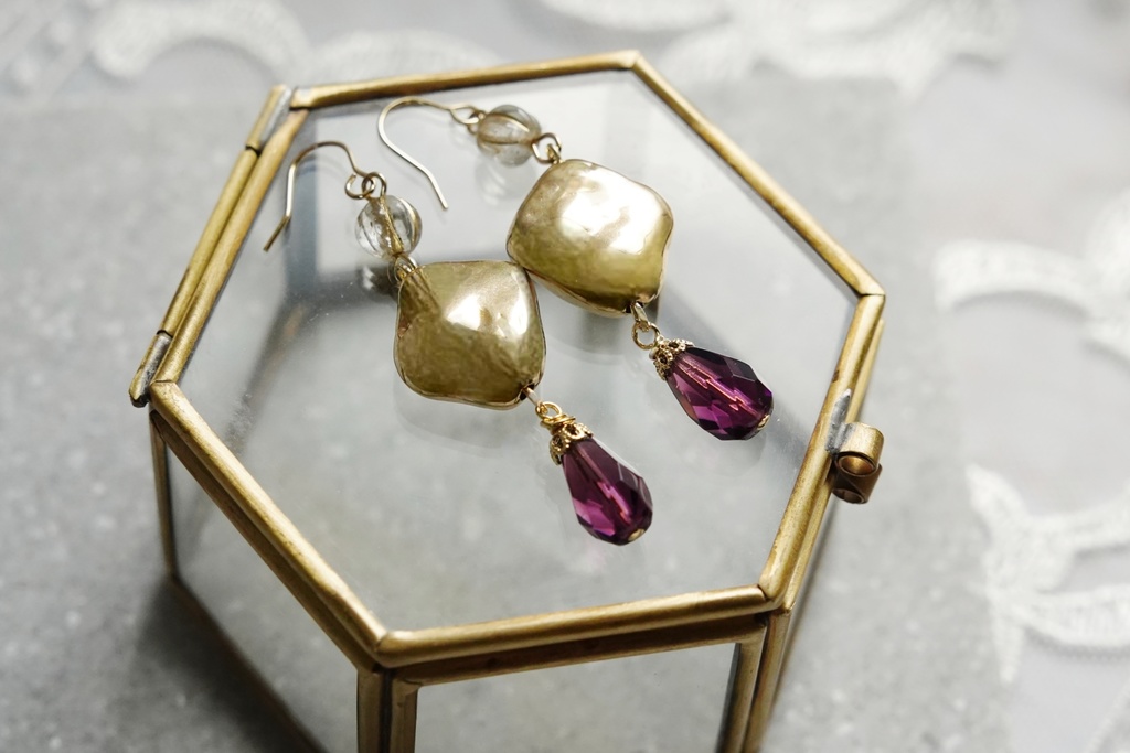 メタルビーズとチェコガラスの耳飾り