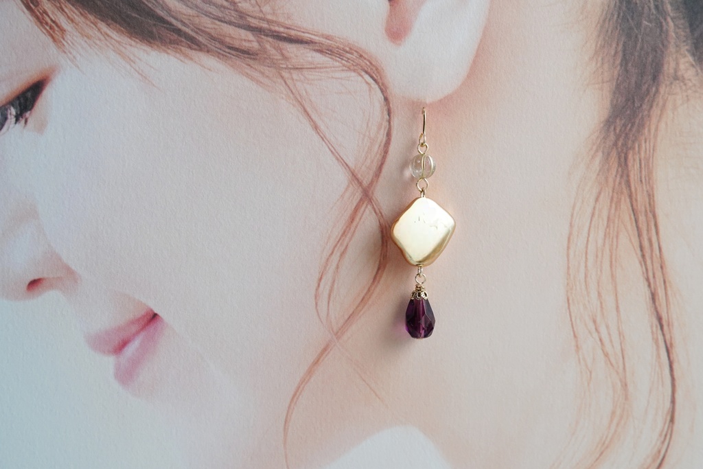 メタルビーズとチェコガラスの耳飾り