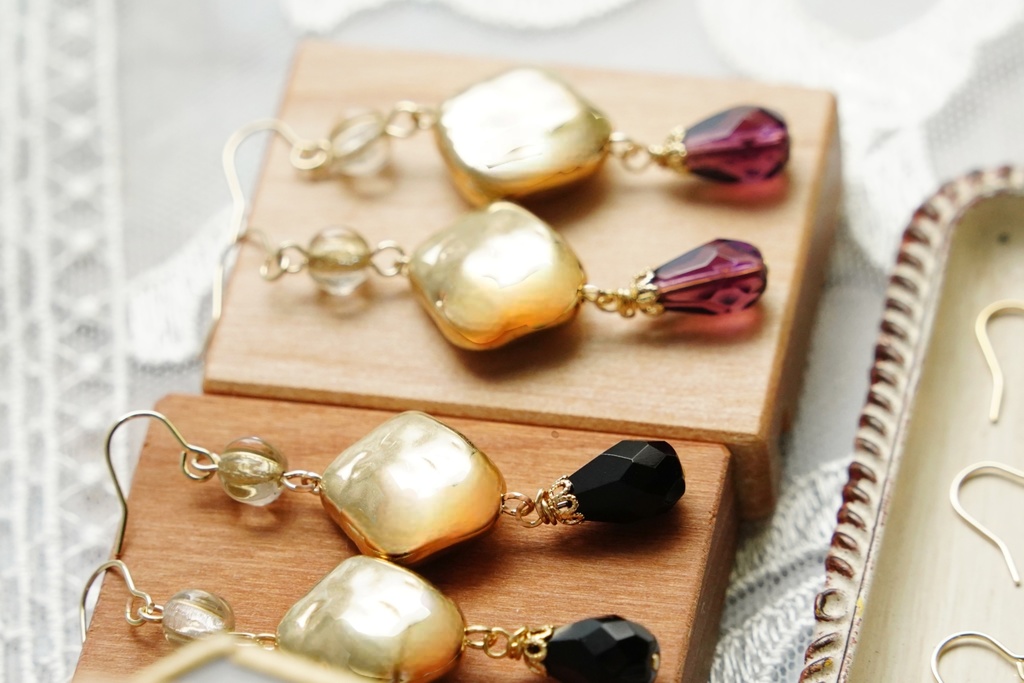 メタルビーズとチェコガラスの耳飾り