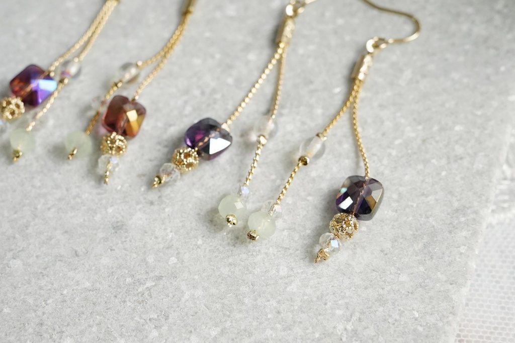 オーロラガラスとスネークチェーンの耳飾り