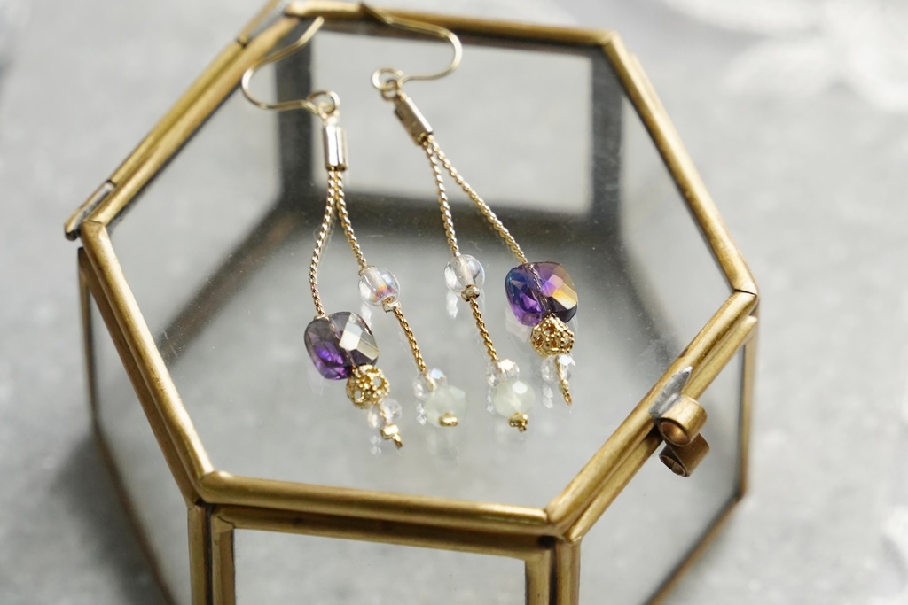 オーロラガラスとスネークチェーンの耳飾り