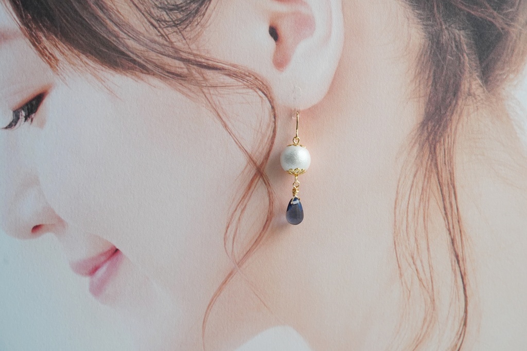 スノーパールとチェコビーズドロップの耳飾り